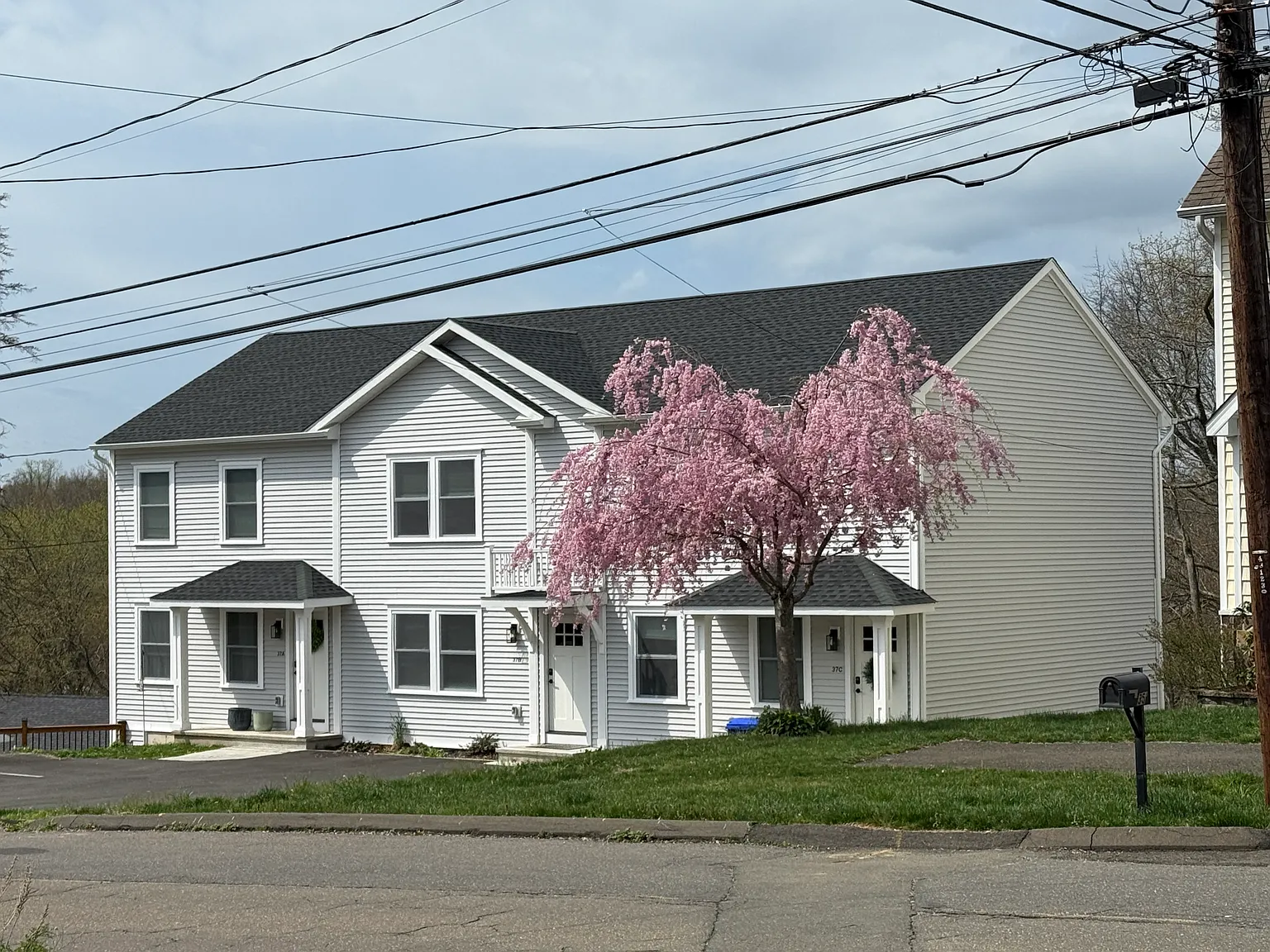 3 bed, 2.5 bath, 1700 sqft, $3,000 — Photo 2