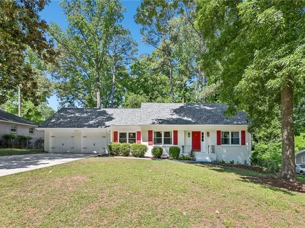 889 Valley Creek Dr, Stone Mountain, GA 30083