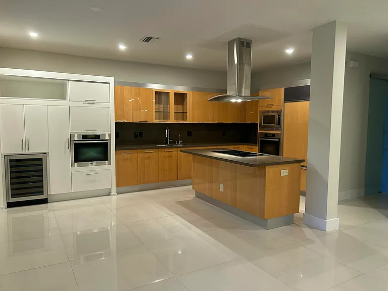 1094 Bluewood Ter — Photo 3
