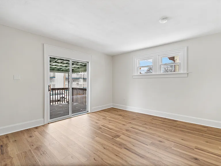 378 Cross St — Photo 3