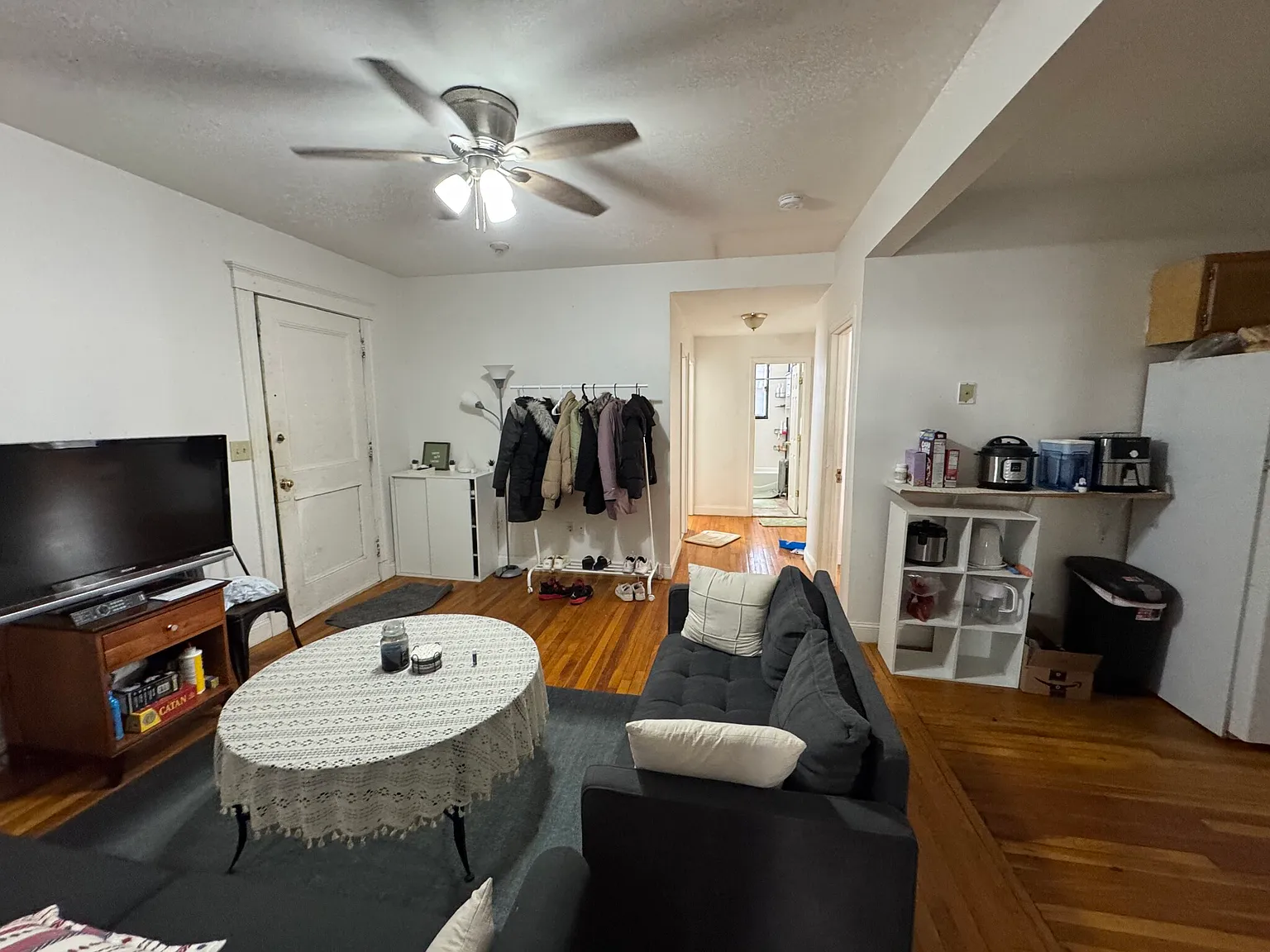 4 bed, 9999 sqft, $3,650 — Photo 3