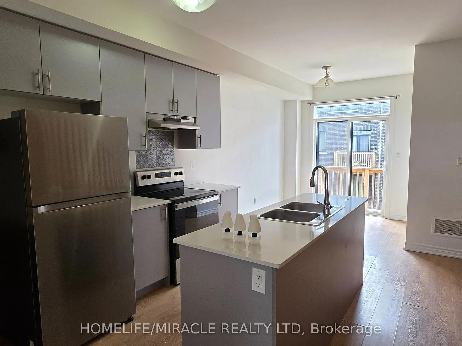 4 bed, $2,700 — Photo 4