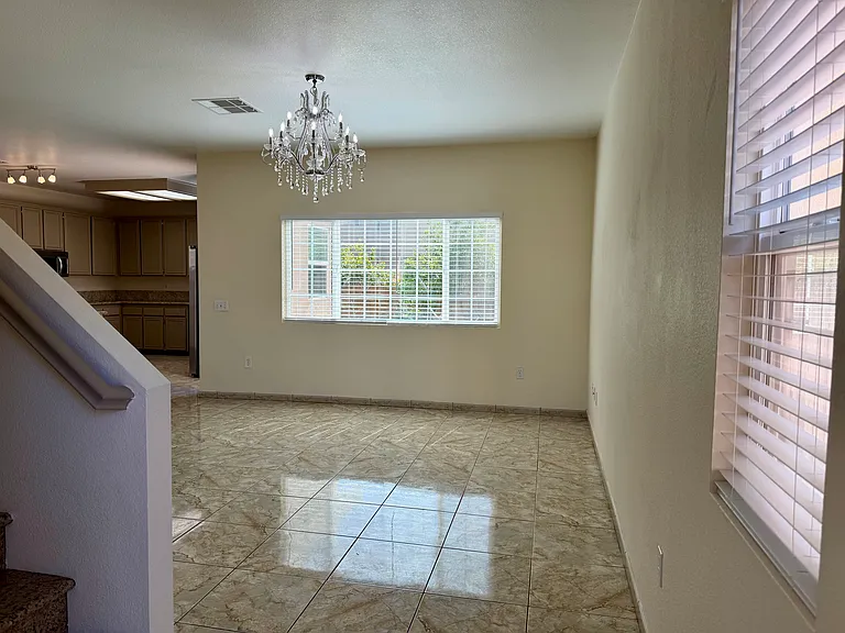 1561 Rebecca Ln — Photo 10