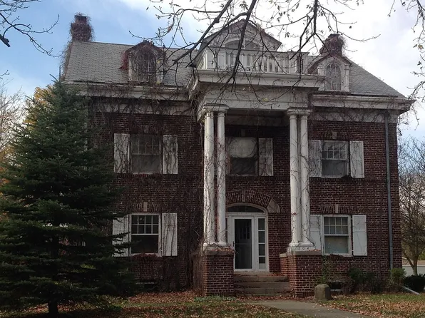 504 8th St, Rockwell City, IA 50579