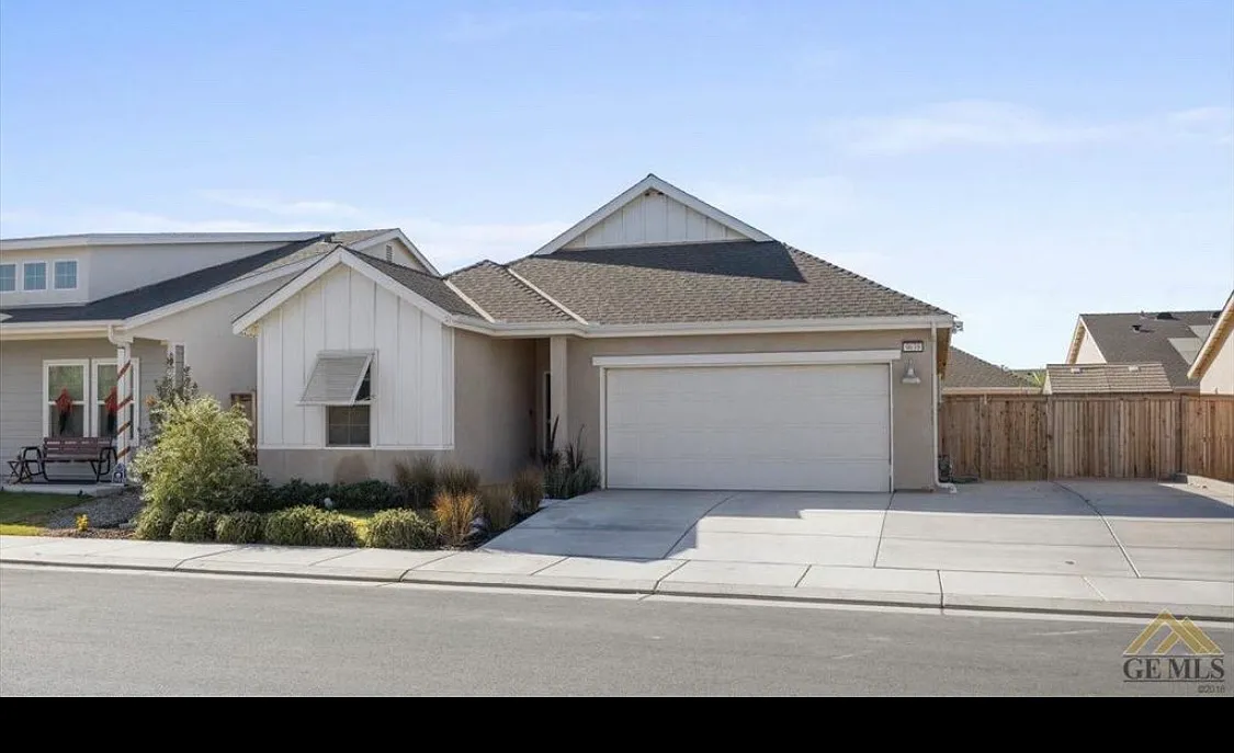 9639 Silver Falls Ln — Photo 1