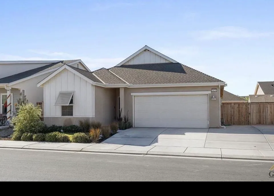 9639 Silver Falls Ln