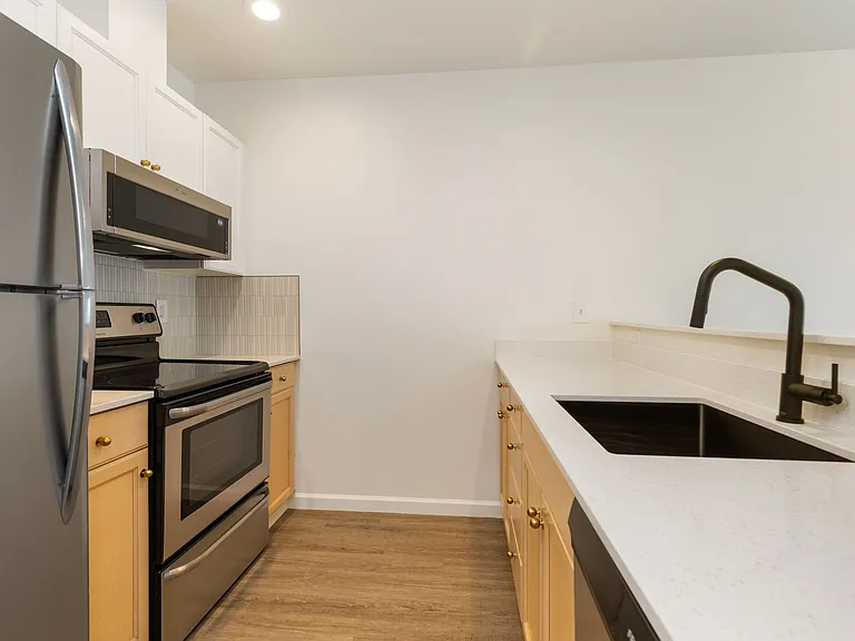 Remi Apartments — Photo 45