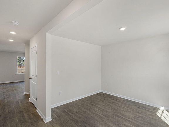 4th image of 413 Citron St