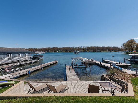 2nd image of 337 S Gull Lake Dr