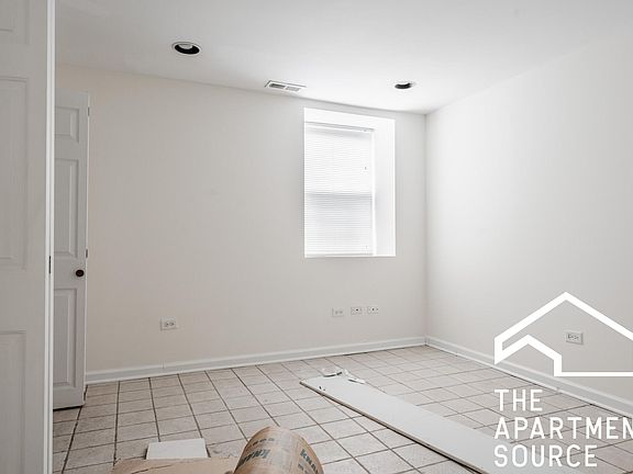 2nd image of 2450 N Southport Ave #Ry2jqab34