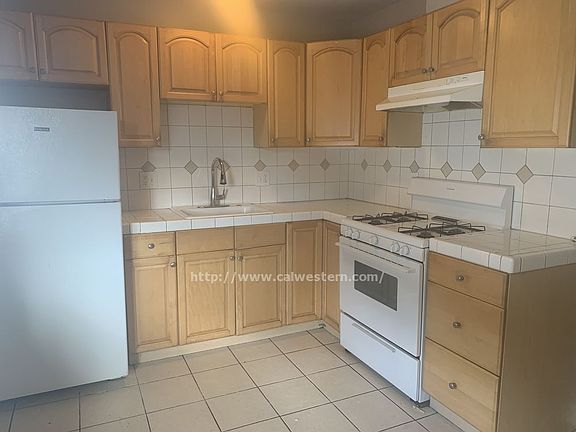 2nd image of 531 E Taylor Ave