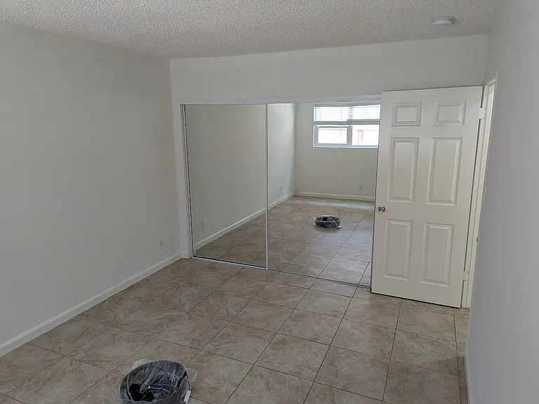 3756 Clarington Ave #5 — Photo 5