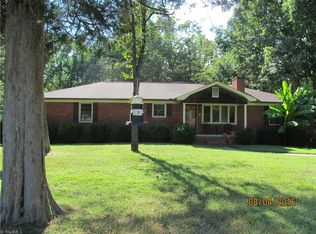 409 Oak Knoll Dr, Thomasville, NC 27360