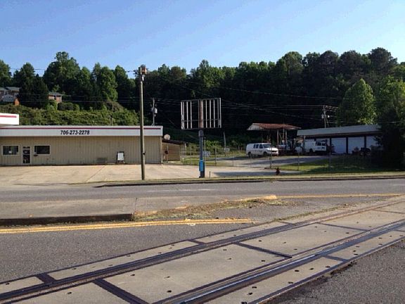 5th image of 658 Industrial Blvd