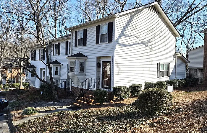 2 bed, 2.5 bath, 1400 sqft, $2,100 — Photo 2