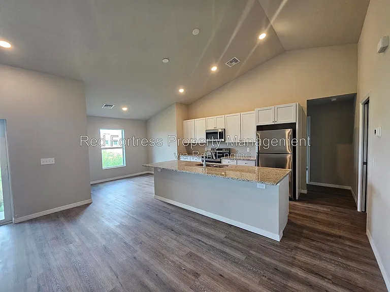 2300 NW 9th Ave — Photo 1