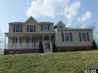 25 McCullough Dr, Glen Rock, PA 17327