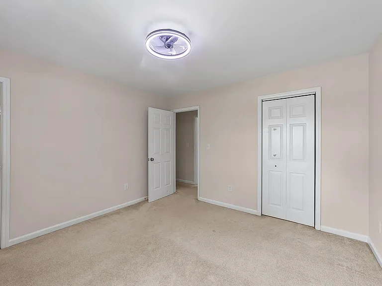 102 Shady Spring Pl — Photo 15