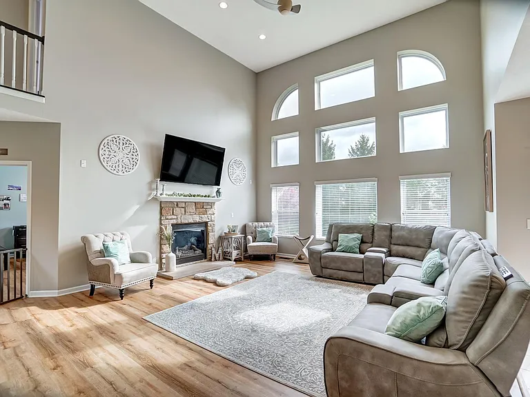 3234 Walkerview Dr — Photo 12