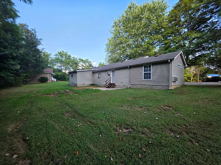 1050 Woody Ln #B — Photo 9