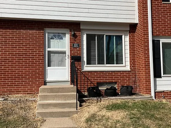 222 Arbor Ct, Omaha, NE 68108