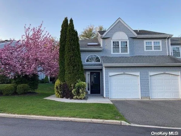 190 Lakebridge Drive #190, Kings Park, NY 11754