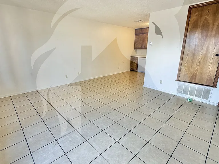 2426 Webster Ave #7 — Photo 8