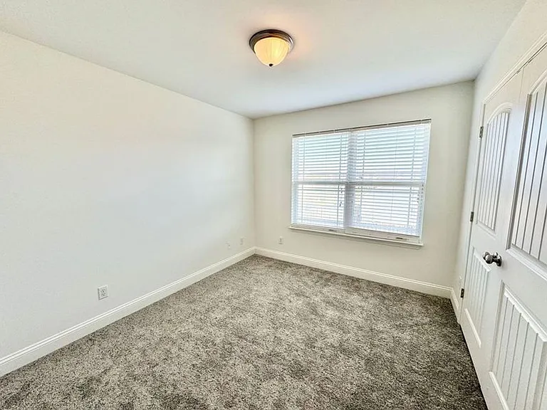 186 Savannah Ln — Photo 16