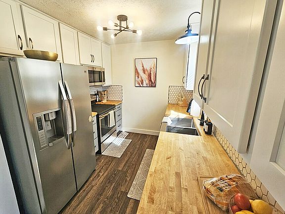5th image of 1585 Cedar Springs Cir