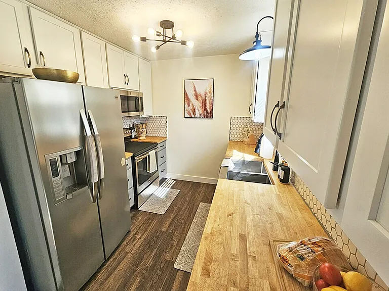 1585 Cedar Springs Cir — Photo 10