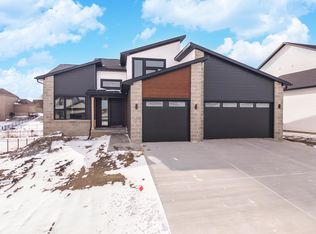 5303 Finlen Ln, Bloomington, IL 61705