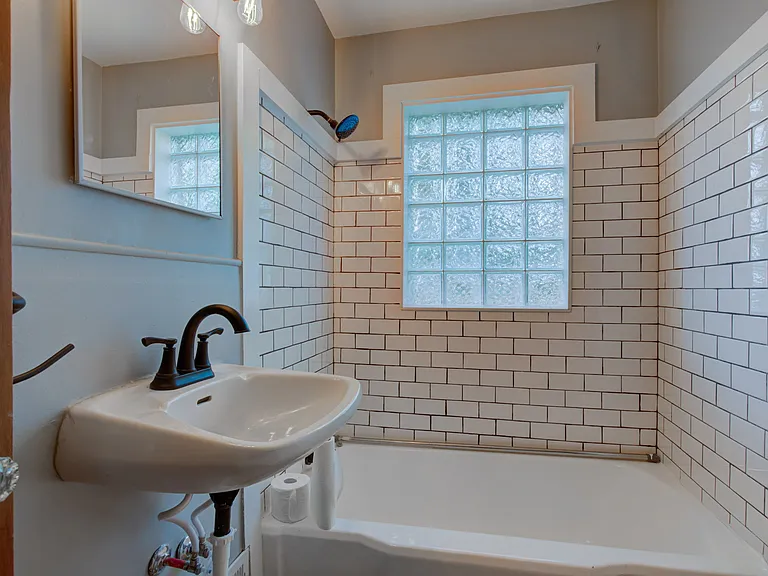 4610 Rookwood Ave — Photo 17