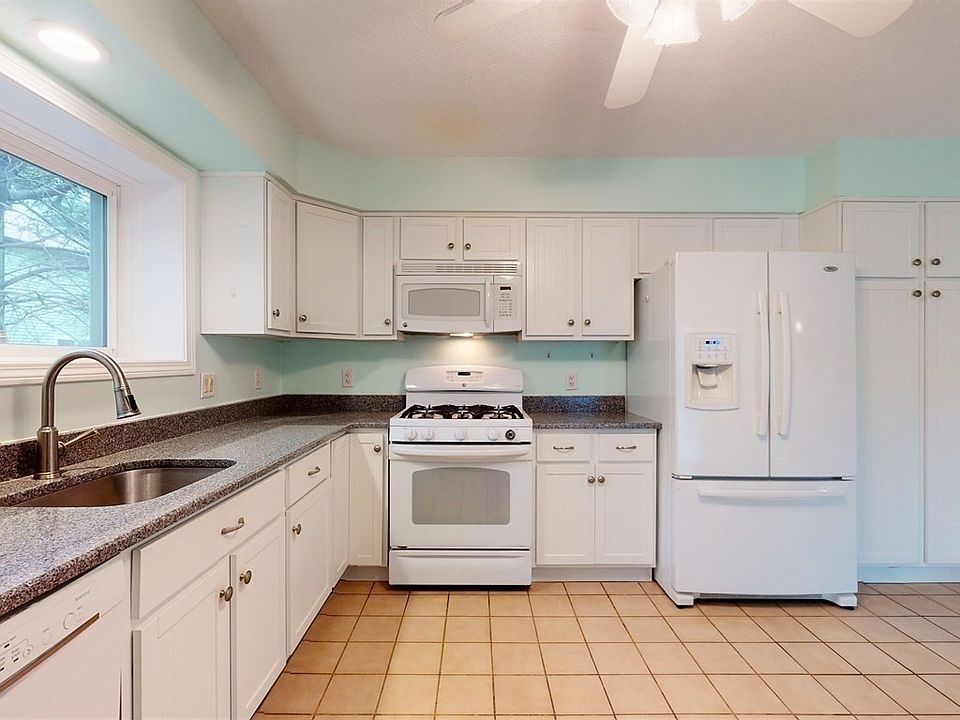 162 Captain Eames Cir Ashland MA Zillow