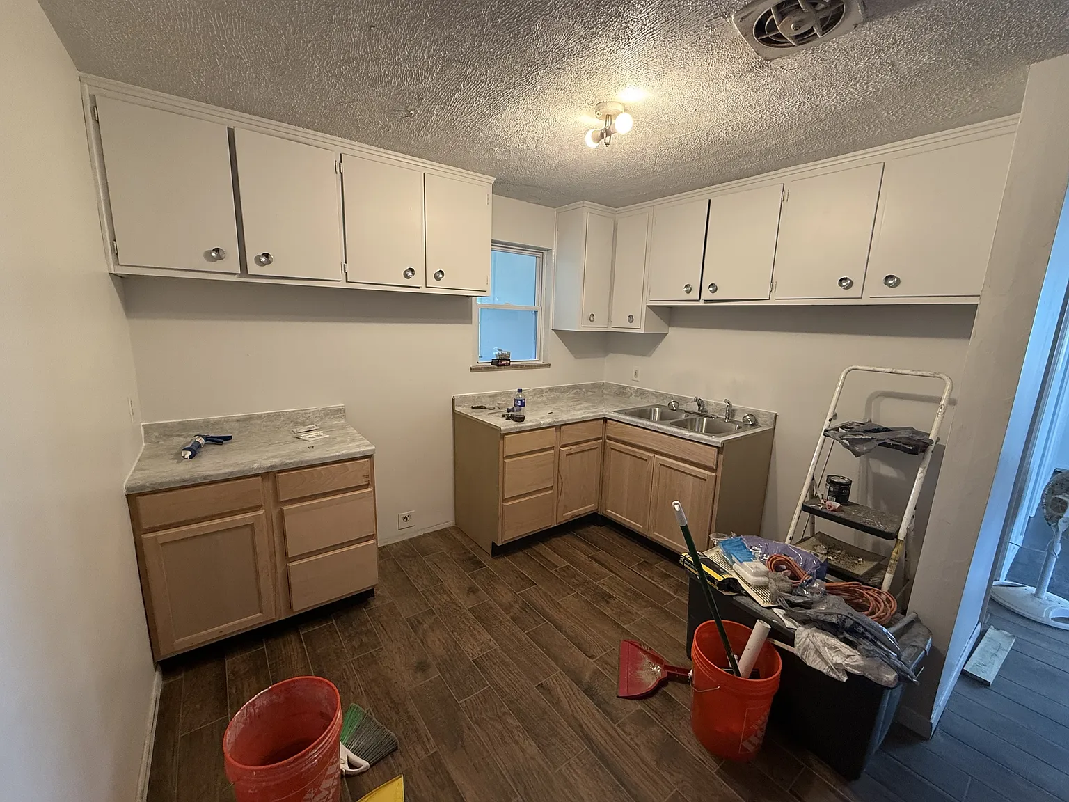 Wilshire 700 - 4 — Photo 3