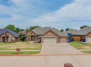 301 E Mobile Ter, Mustang, OK 73064