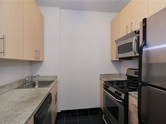 4th image of 90 Washington St APT 17K