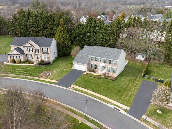 4th image of 33 Hummingbird Ln