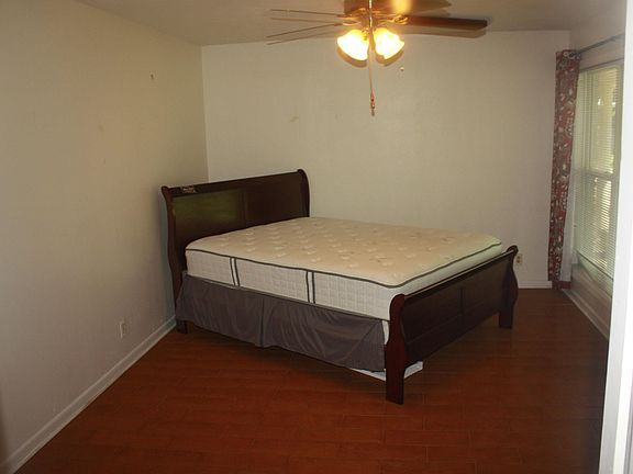 3rd image of 638 Rowland Dr