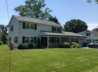 5 Evergreen Rd, Somerset, NJ 08873