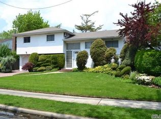 969 Cherrywood Dr, Baldwin, NY 11510