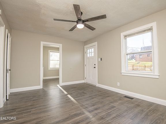 5th image of 414 S Castle St