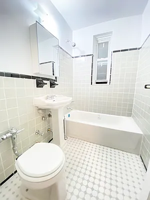 Rented by Queens Apartments Realty LLC | media 15