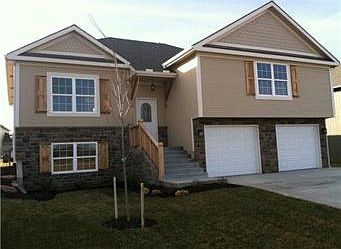 2nd image of 2121 Birch St