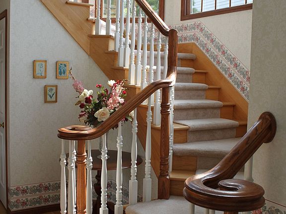 Stairway/foyer
