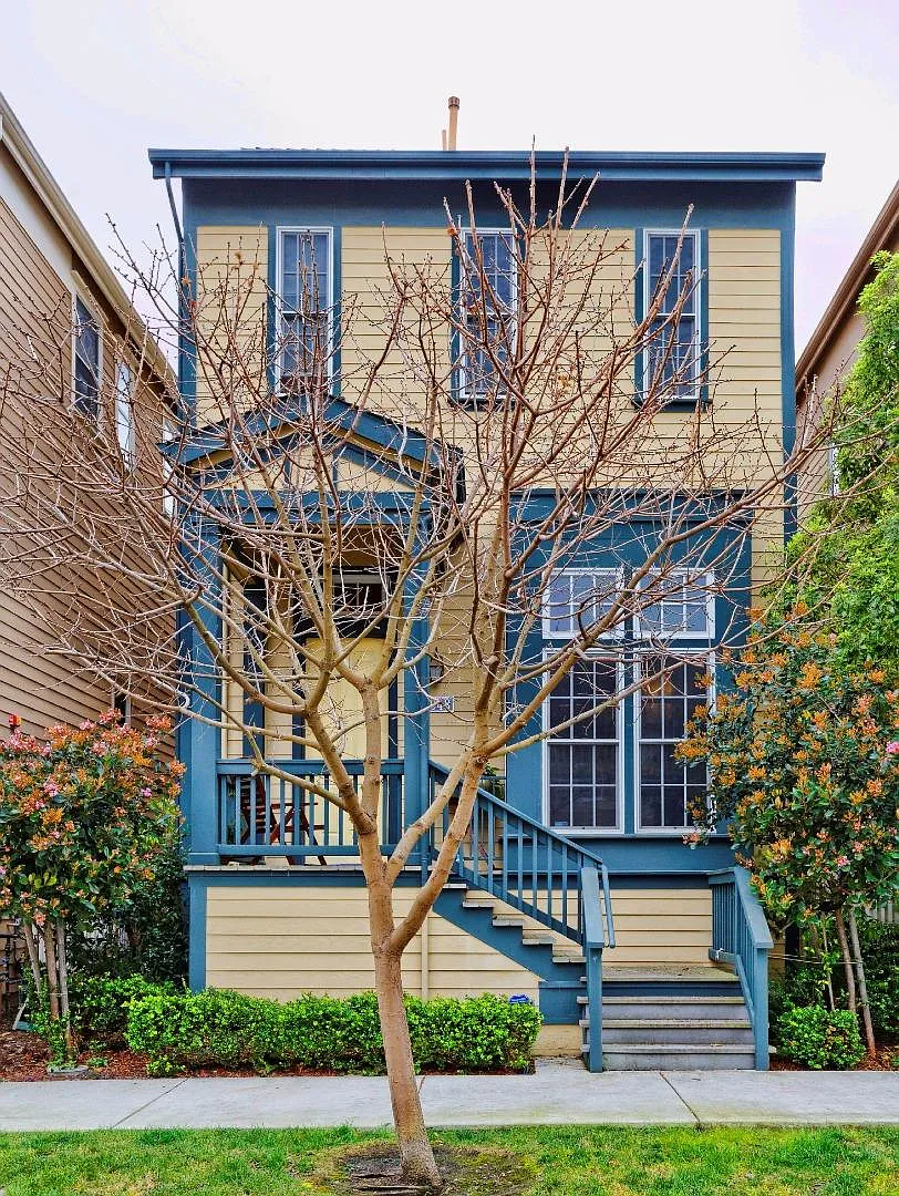 2048 Clark St photo 1