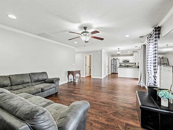 5th image of 210 Santa Maria Dr