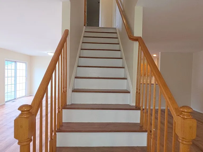 204 Barclay Ct — Photo 12
