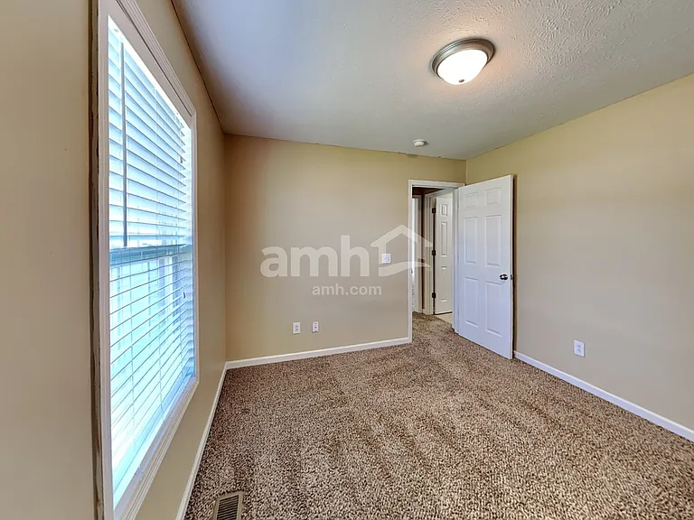 115 Crenshaw Dr — Photo 15