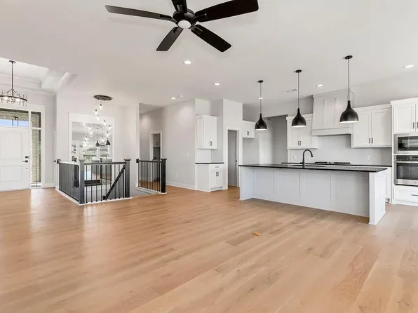 17166 W 164th Ter, Olathe, KS 66062