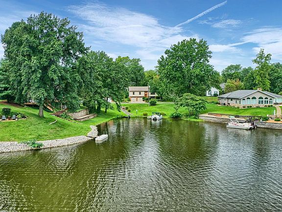 3rd image of 345 W Lake Dr